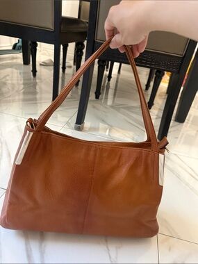 HeShe Classic Tan Leather Shoulder Bag